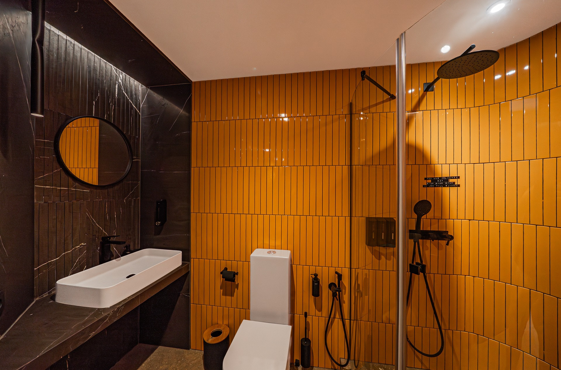 Een Majestic 10 slaapkamer villa met een Resort-Zoals voorzieningen in Guadalmina Baja — foto 17