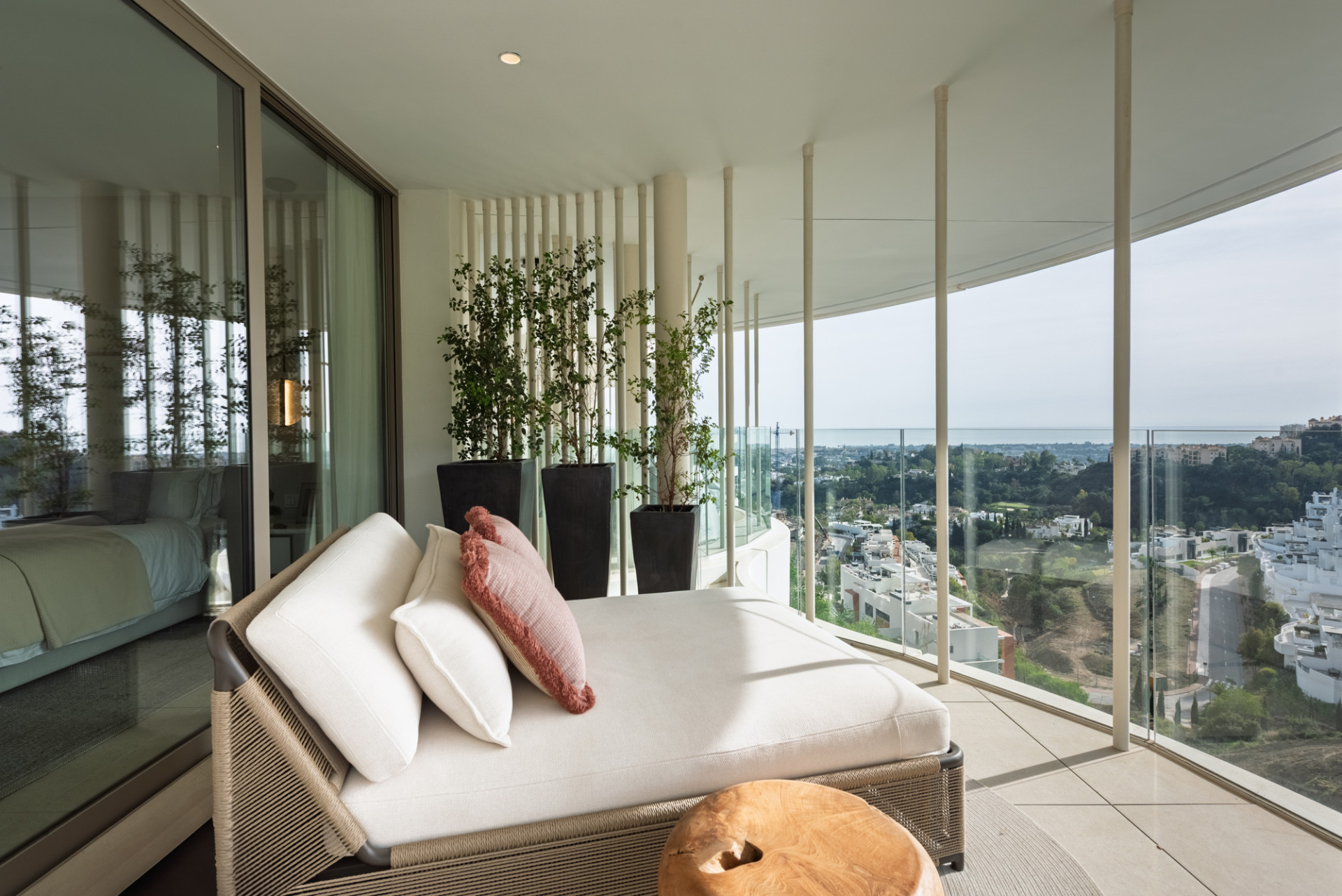 Prachtig appartement met panoramisch uitzicht en eigen tuin — foto 18