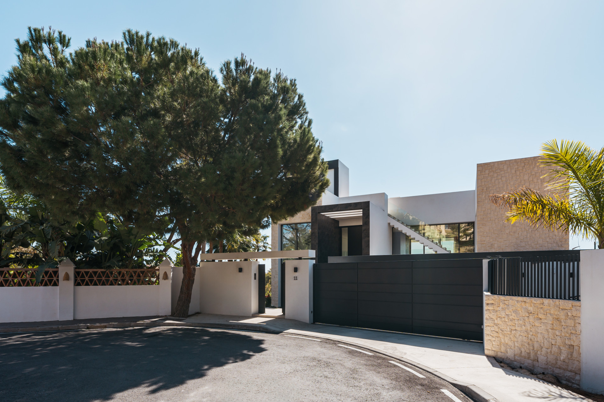 Luxe villa in La Alqueria, Benahavis met prachtig uitzicht op de Golf — foto 24