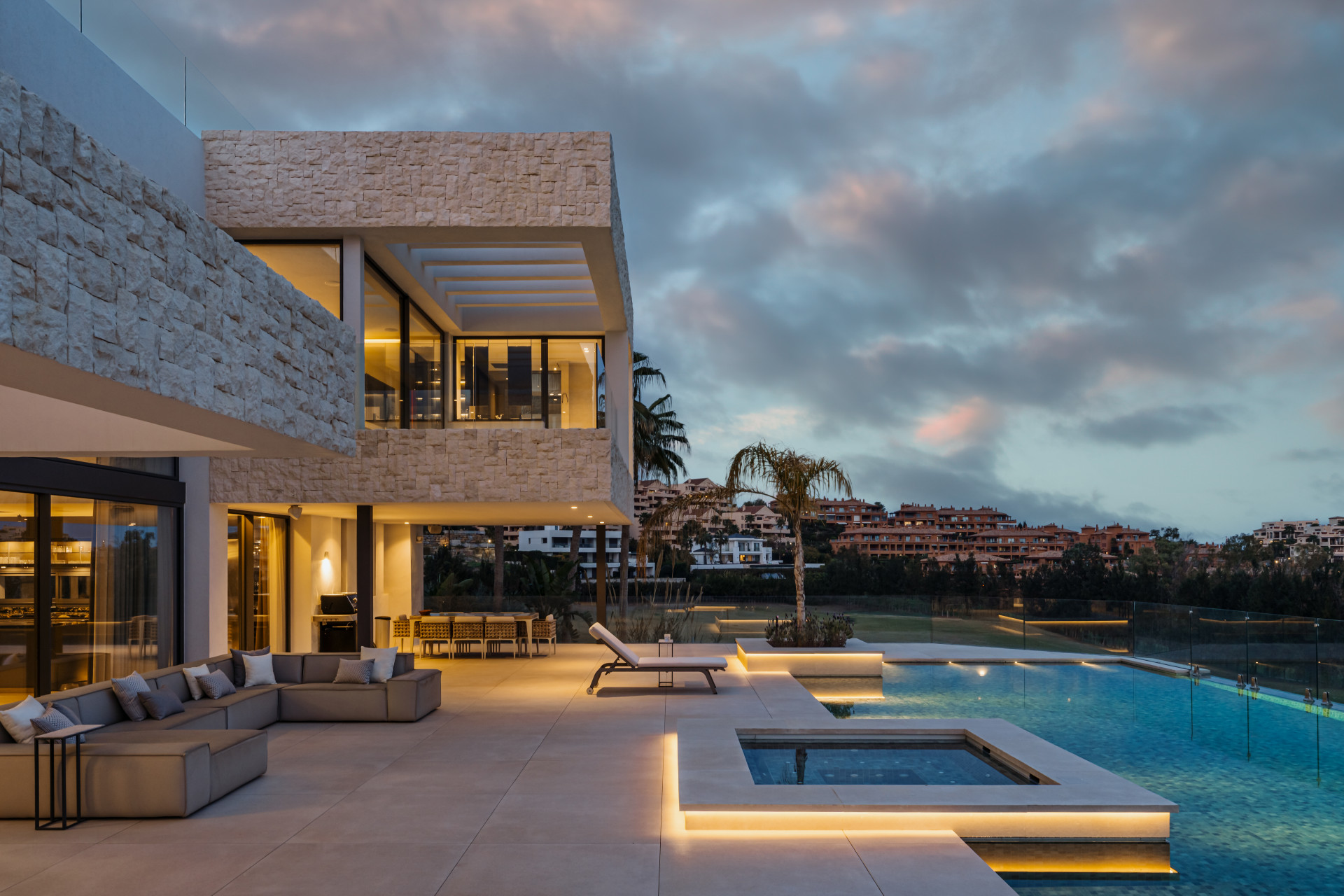 Luxe villa in La Alqueria, Benahavis met prachtig uitzicht op de Golf — foto 31