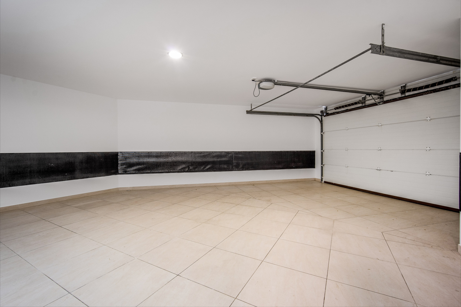Charming 5-Bedroom Villa in Lomas de Magna Marbella — photo 18