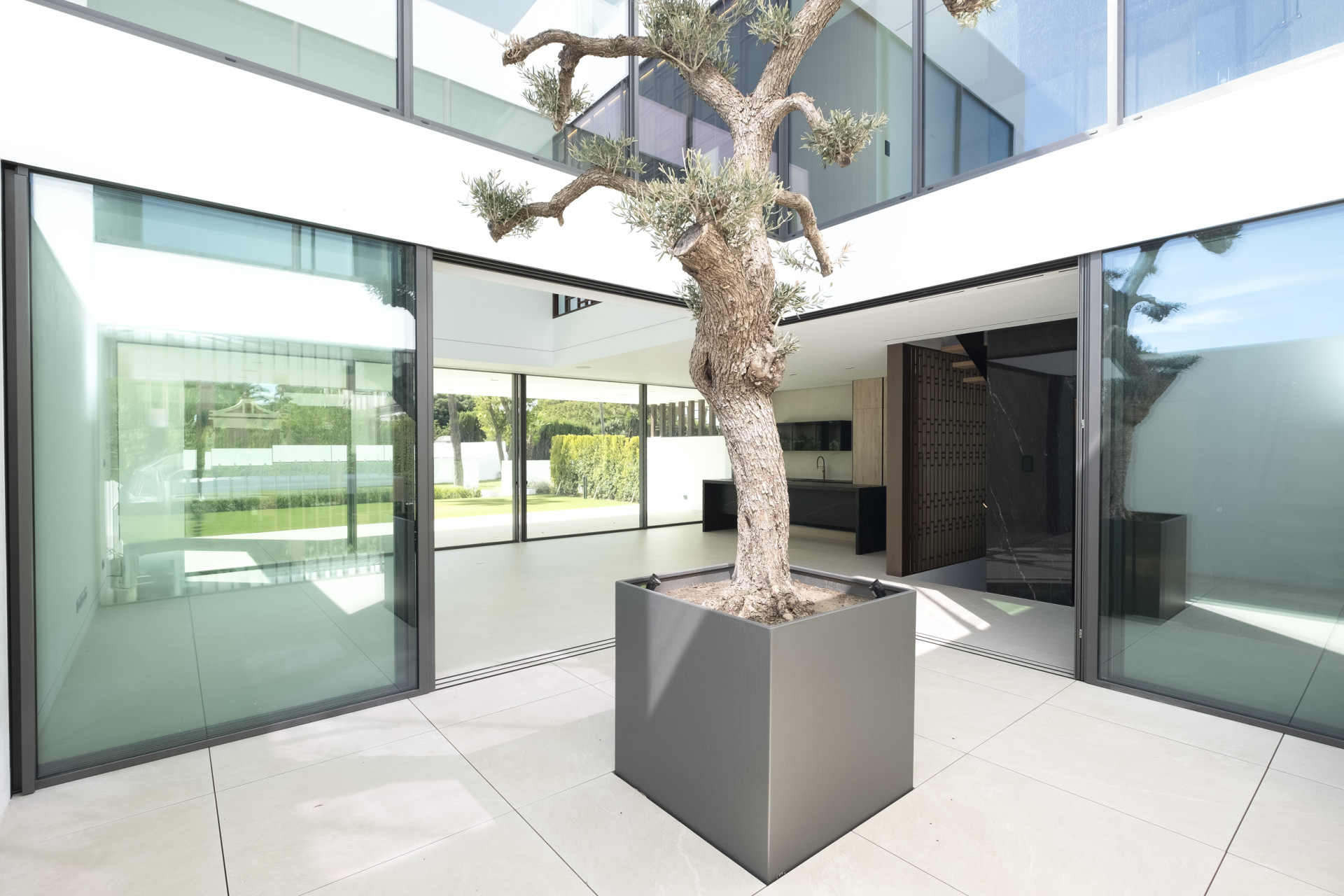 Moderne neue Bau Doppelhaushälfte in Nueva Andalucia — Foto 17