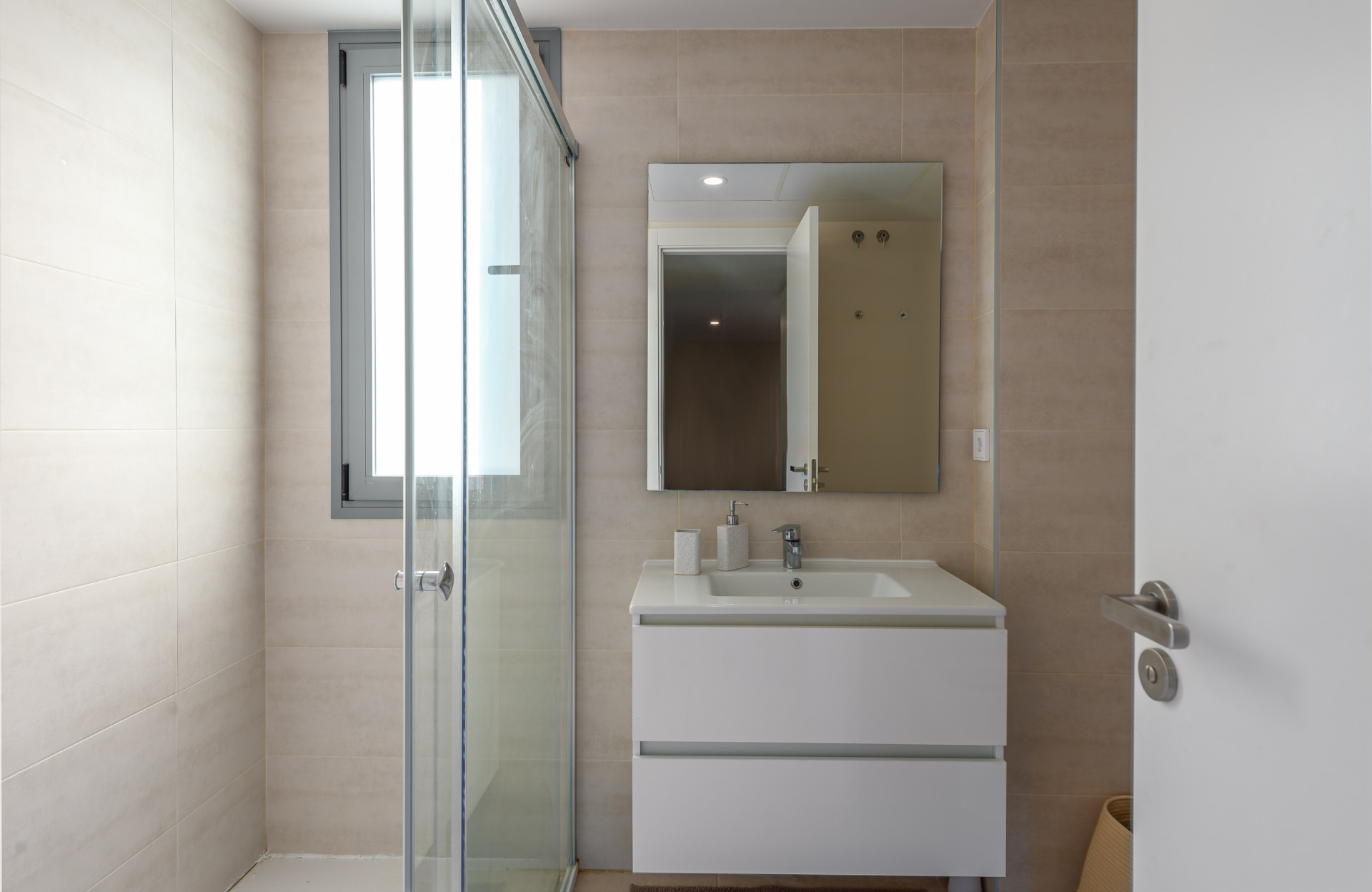 Brand New Modern Apartment with Top Amenities in Selwo Estepona — photo 27