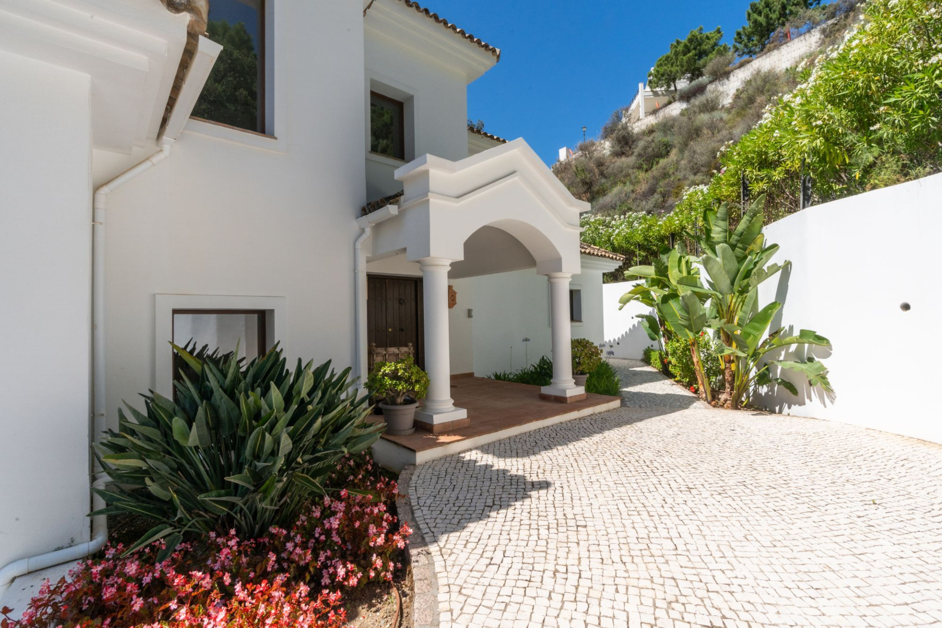 Exquisite Villa with Panoramic Sea Views in Monte Mayor, Benahavis — photo 39
