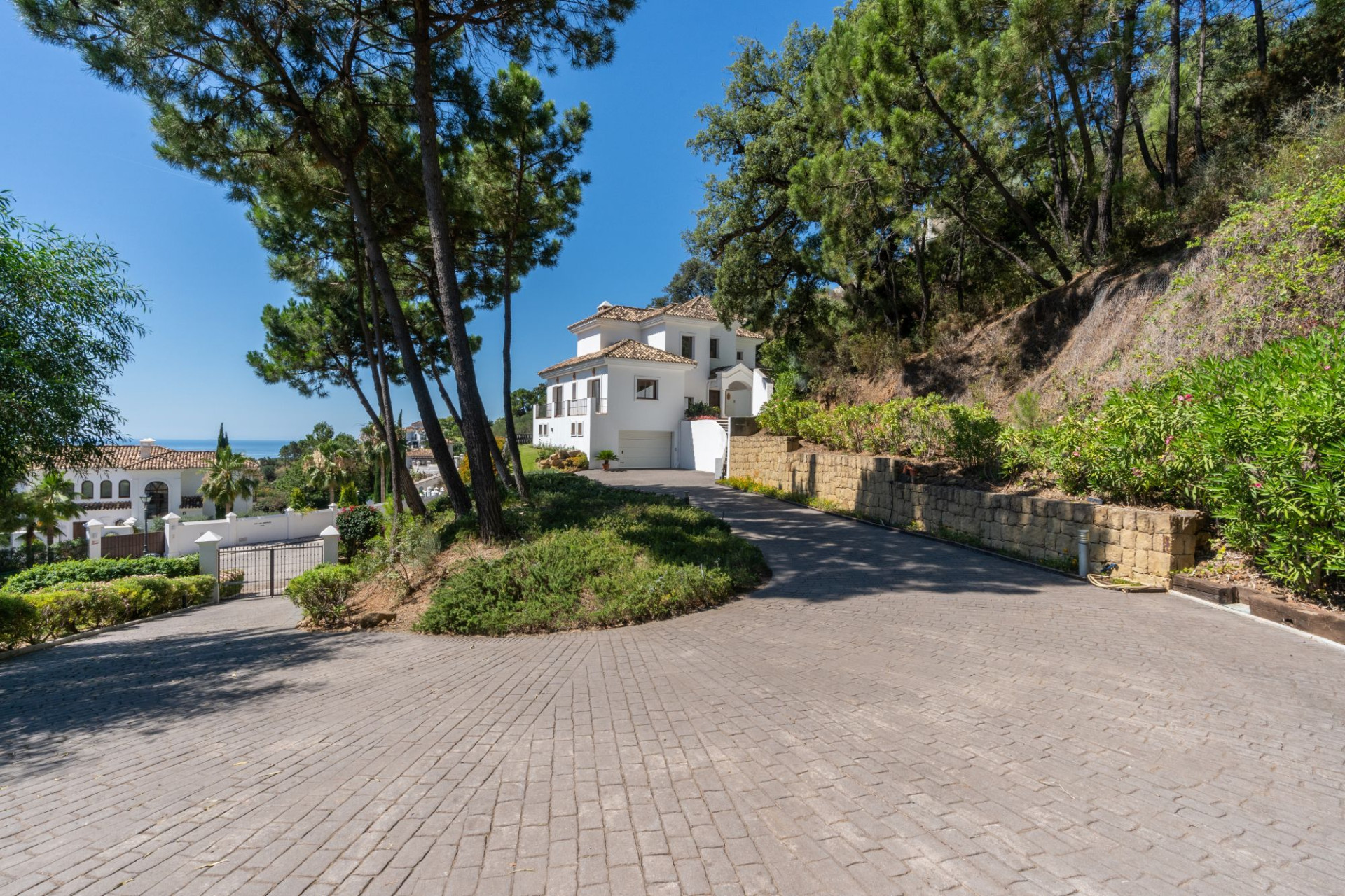 Exquisite Villa with Panoramic Sea Views in Monte Mayor, Benahavis — photo 37