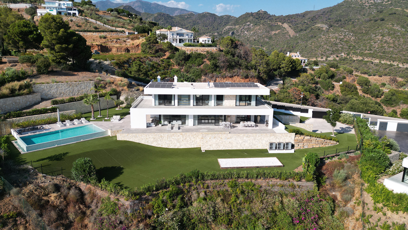 Luxurious 7-Bedroom Villa with Panoramic Views in Monte Mayor, Benahavis — photo 37