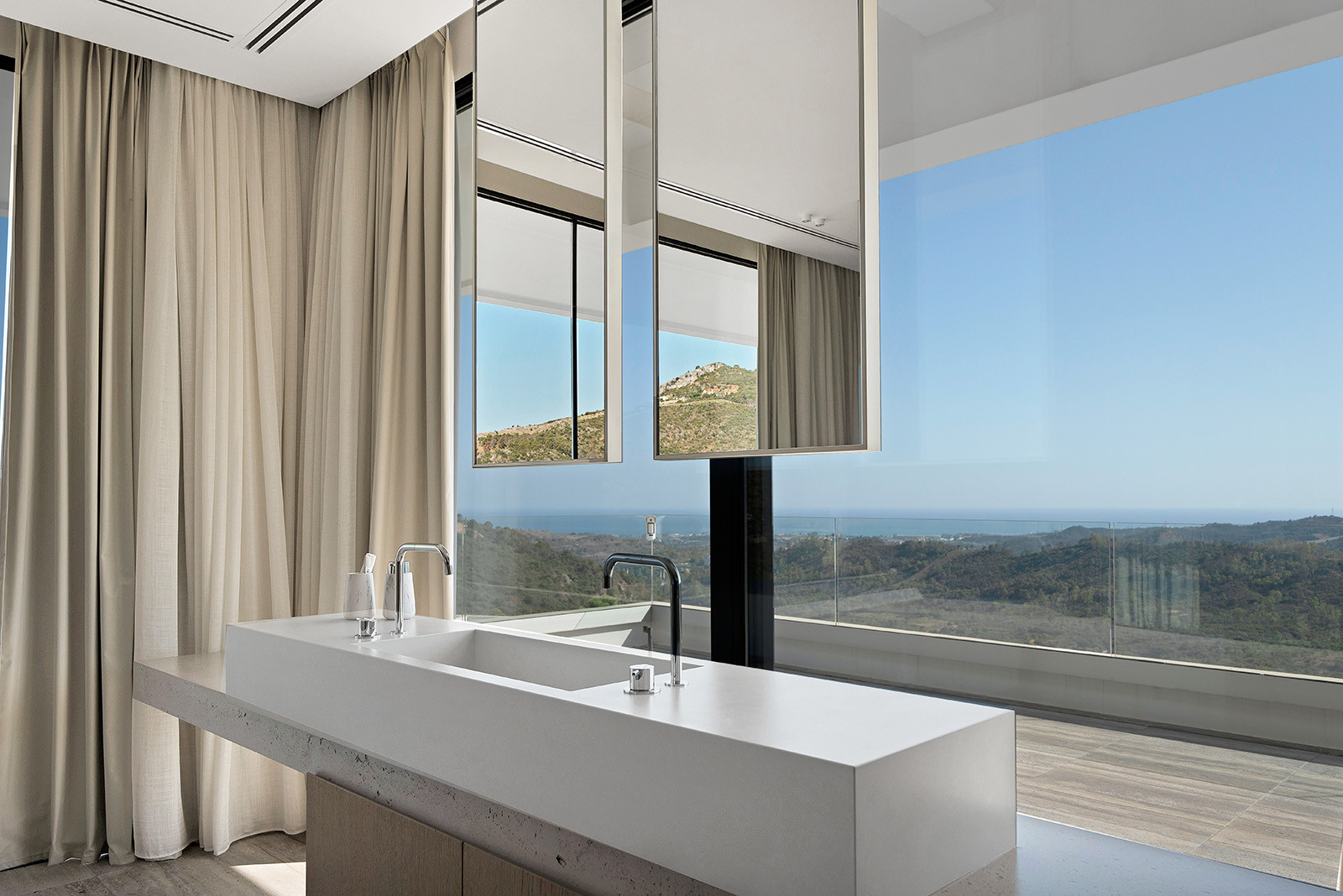 Luxurious 7-Bedroom Villa with Panoramic Views in Monte Mayor, Benahavis — photo 18