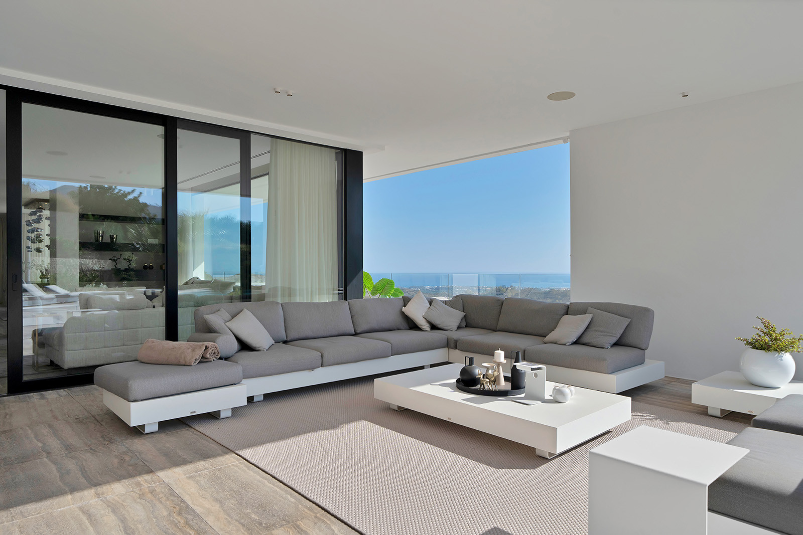 Luxurious 7-Bedroom Villa with Panoramic Views in Monte Mayor, Benahavis — photo 33