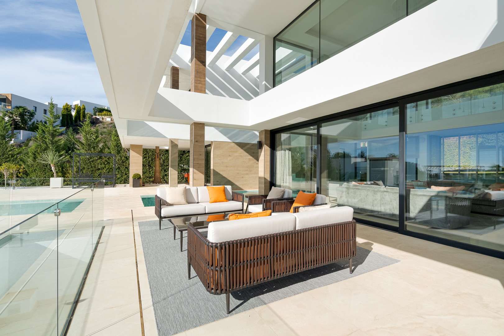 Luxe moderne villa met panoramisch uitzicht in La Alqueria, Benahavis — foto 34