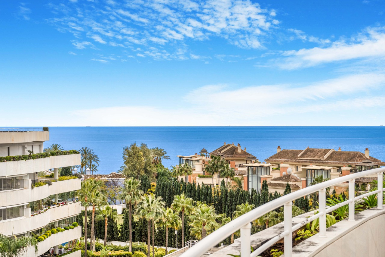 Opulent Duplex Penthouse in El Embrujo Banús, Marbella — photo 55