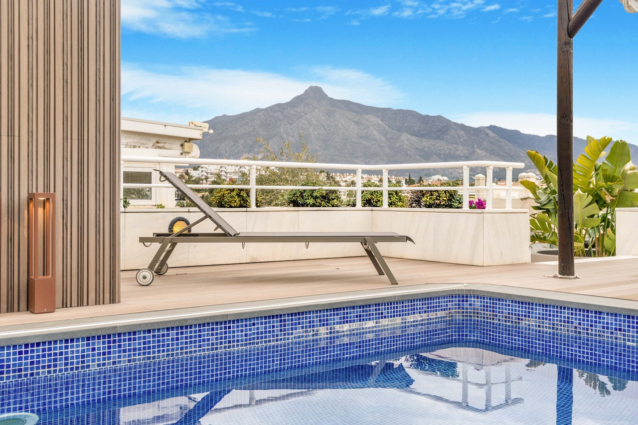 Opulent Duplex Penthouse in El Embrujo Banús, Marbella — photo 46