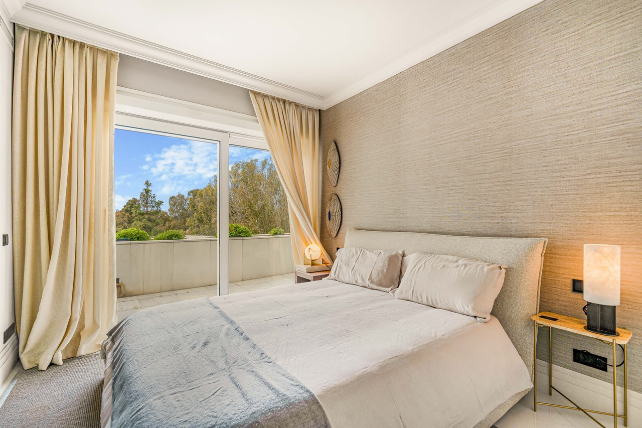 Opulent Duplex Penthouse in El Embrujo Banús, Marbella — photo 16