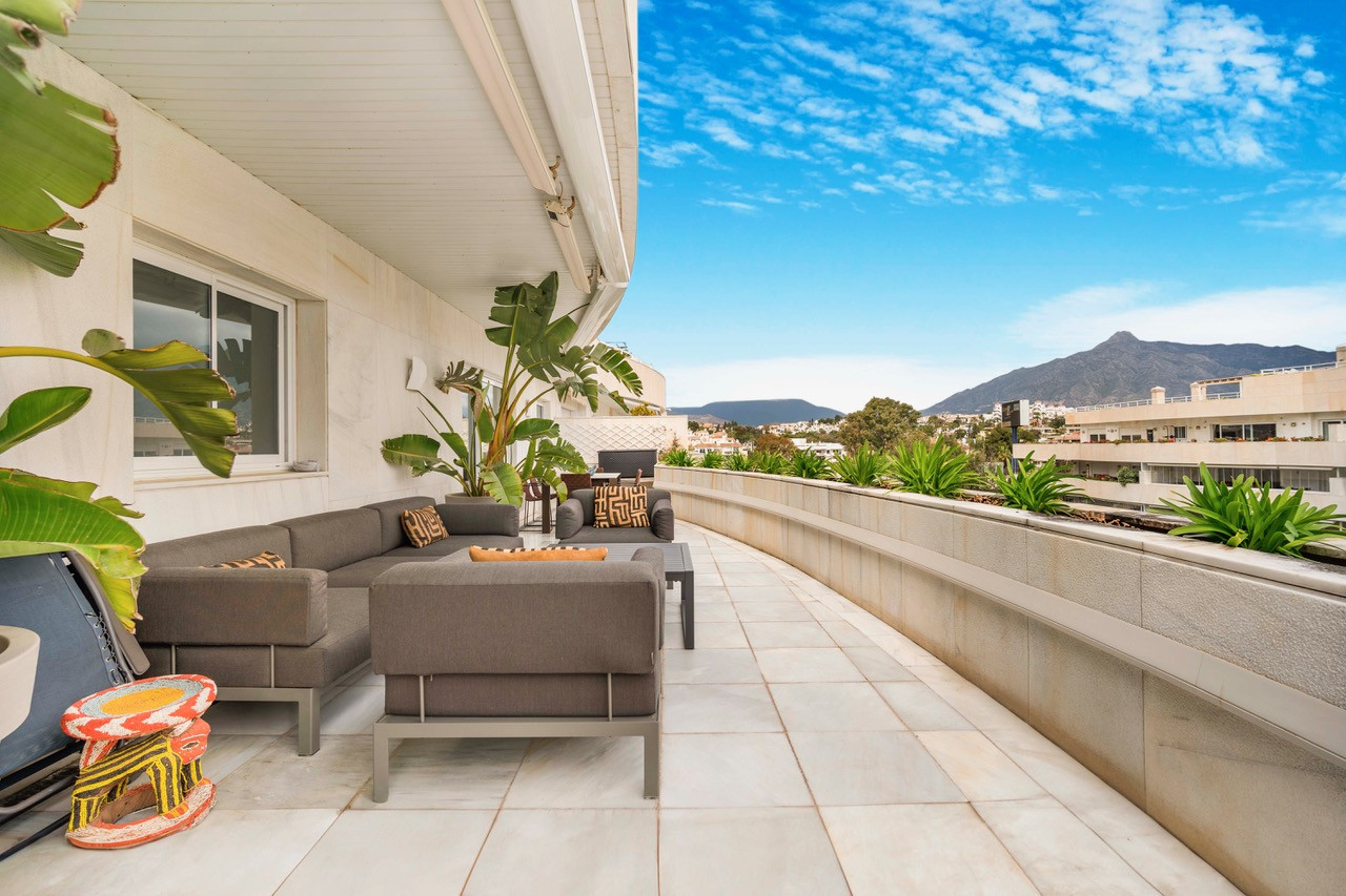 Opulent Duplex Penthouse in El Embrujo Banús, Marbella — photo 30
