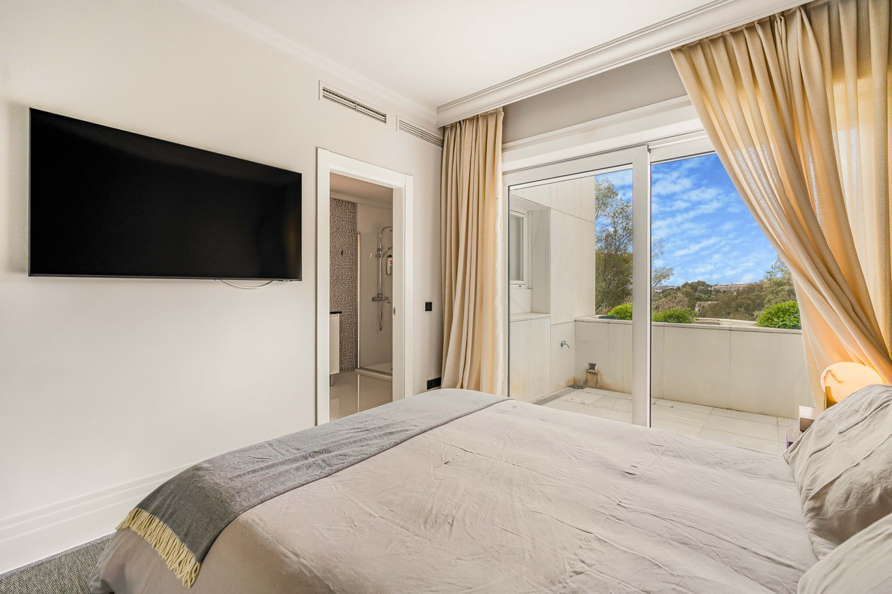 Opulent Duplex Penthouse in El Embrujo Banús, Marbella — photo 17