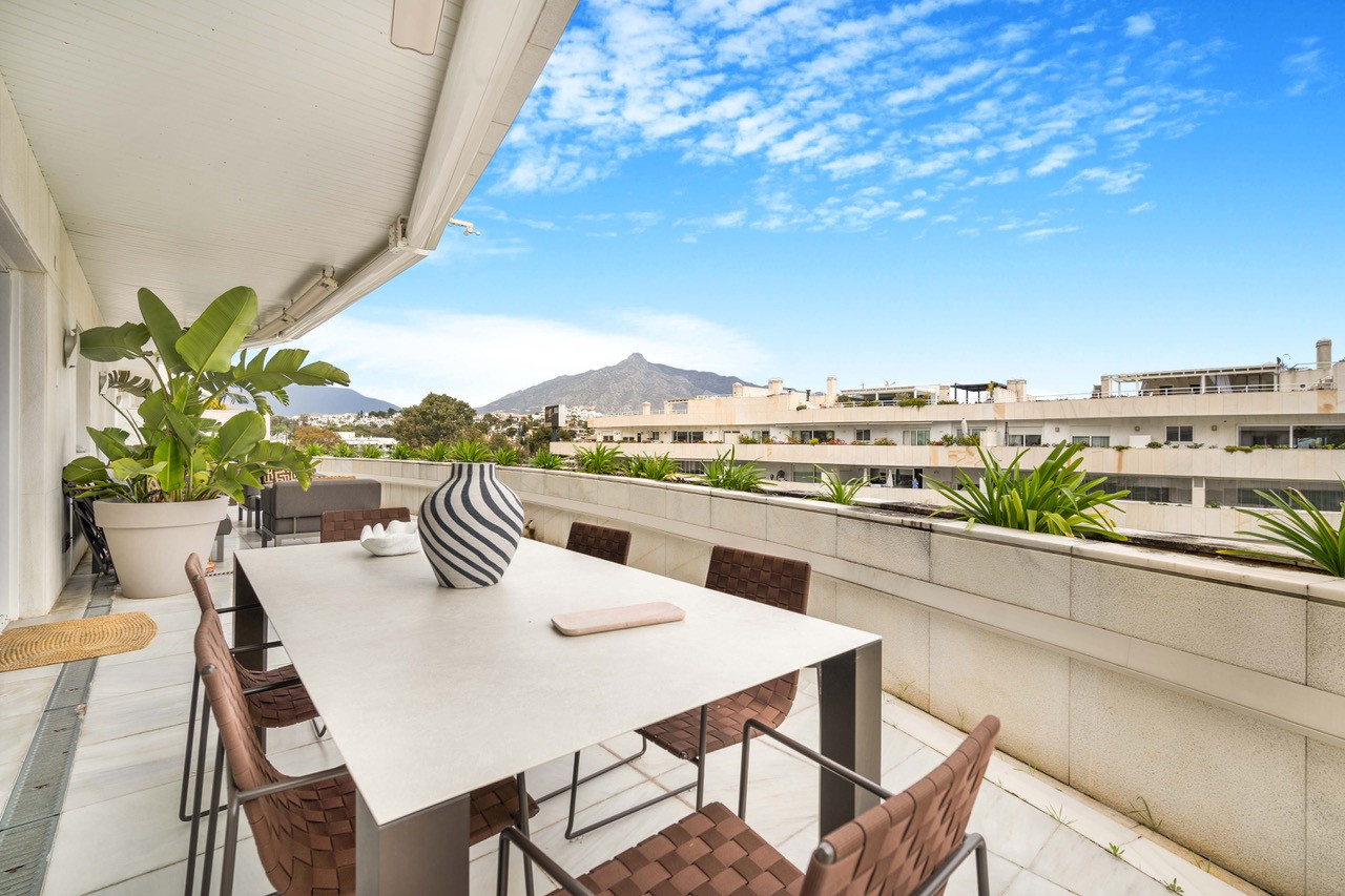Opulent Duplex Penthouse in El Embrujo Banús, Marbella — photo 32