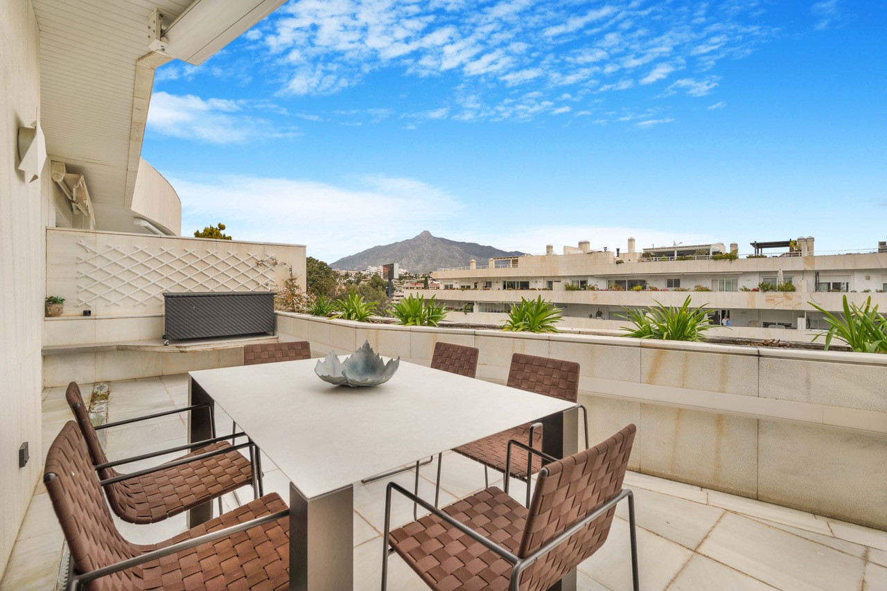 Opulent Duplex Penthouse in El Embrujo Banús, Marbella — photo 33