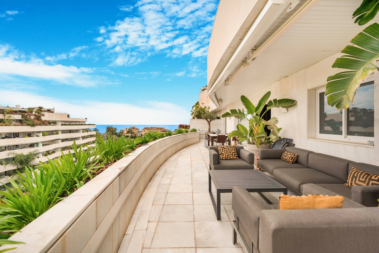 Opulent Duplex Penthouse in El Embrujo Banús, Marbella — photo 31