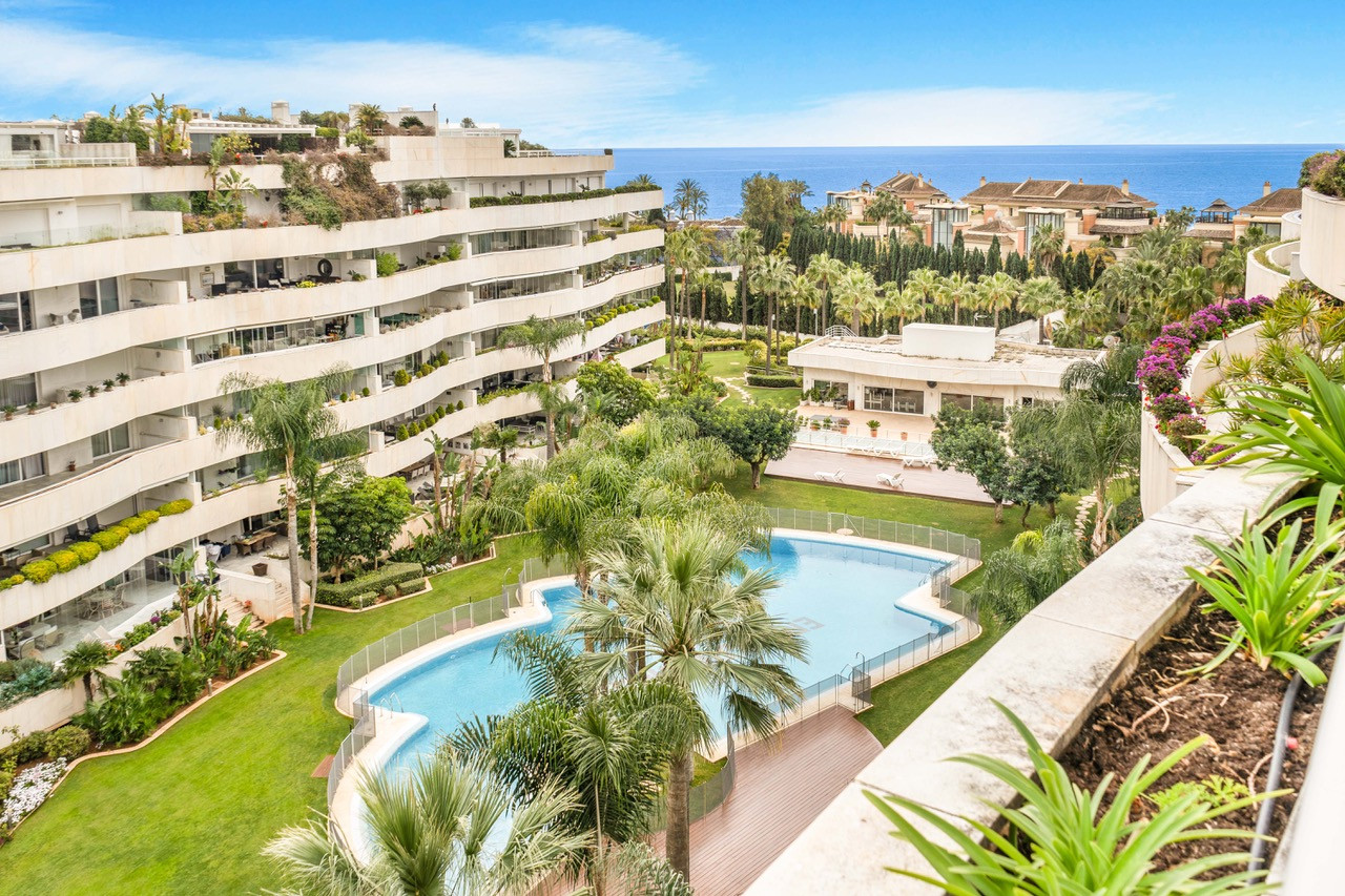 Opulent Duplex Penthouse in El Embrujo Banús, Marbella — photo 54
