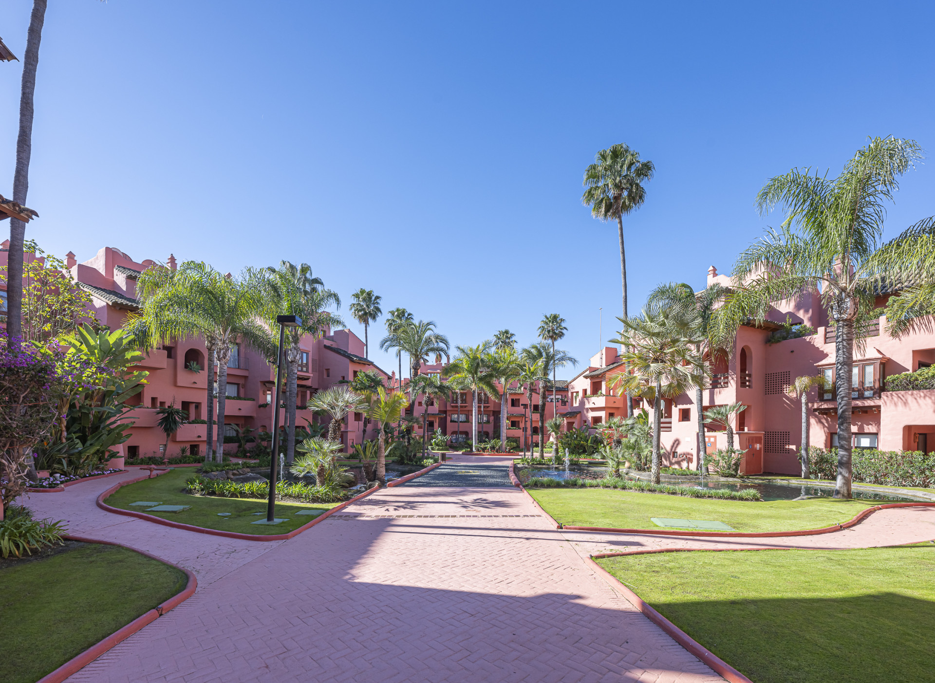Luxurious Beachfront Apartment in Cabo Bermejo, Estepona East — photo 36