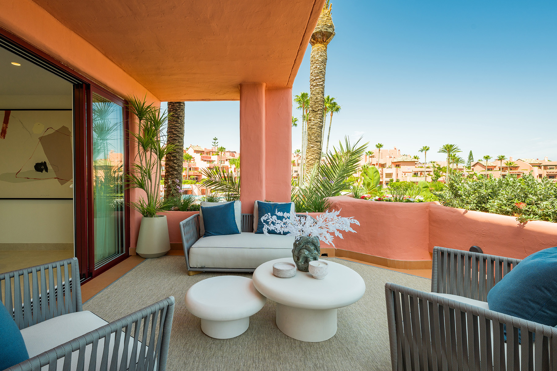 Luxurious Beachfront Apartment in Cabo Bermejo, Estepona East — photo 2