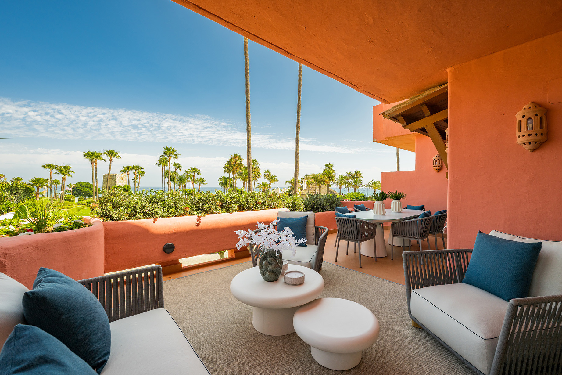 Luxurious Beachfront Apartment in Cabo Bermejo, Estepona East — photo 1