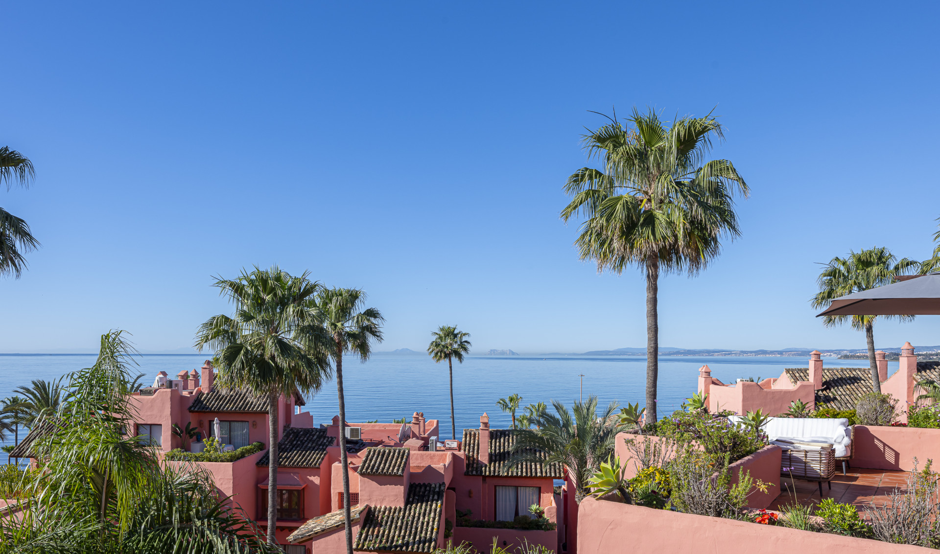 Luxurious Beachfront Apartment in Cabo Bermejo, Estepona East — photo 37