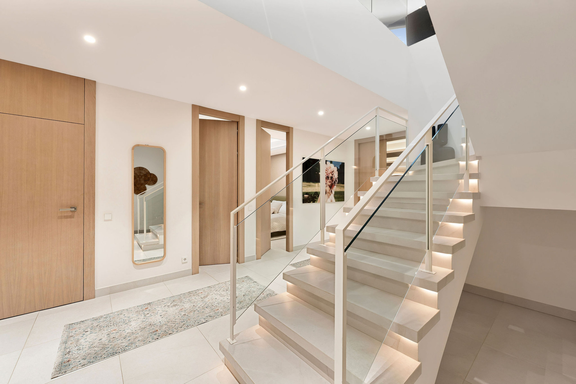 Villa independiente contemporánea en Nueva Andalucía con vistas panorámicas — foto 20