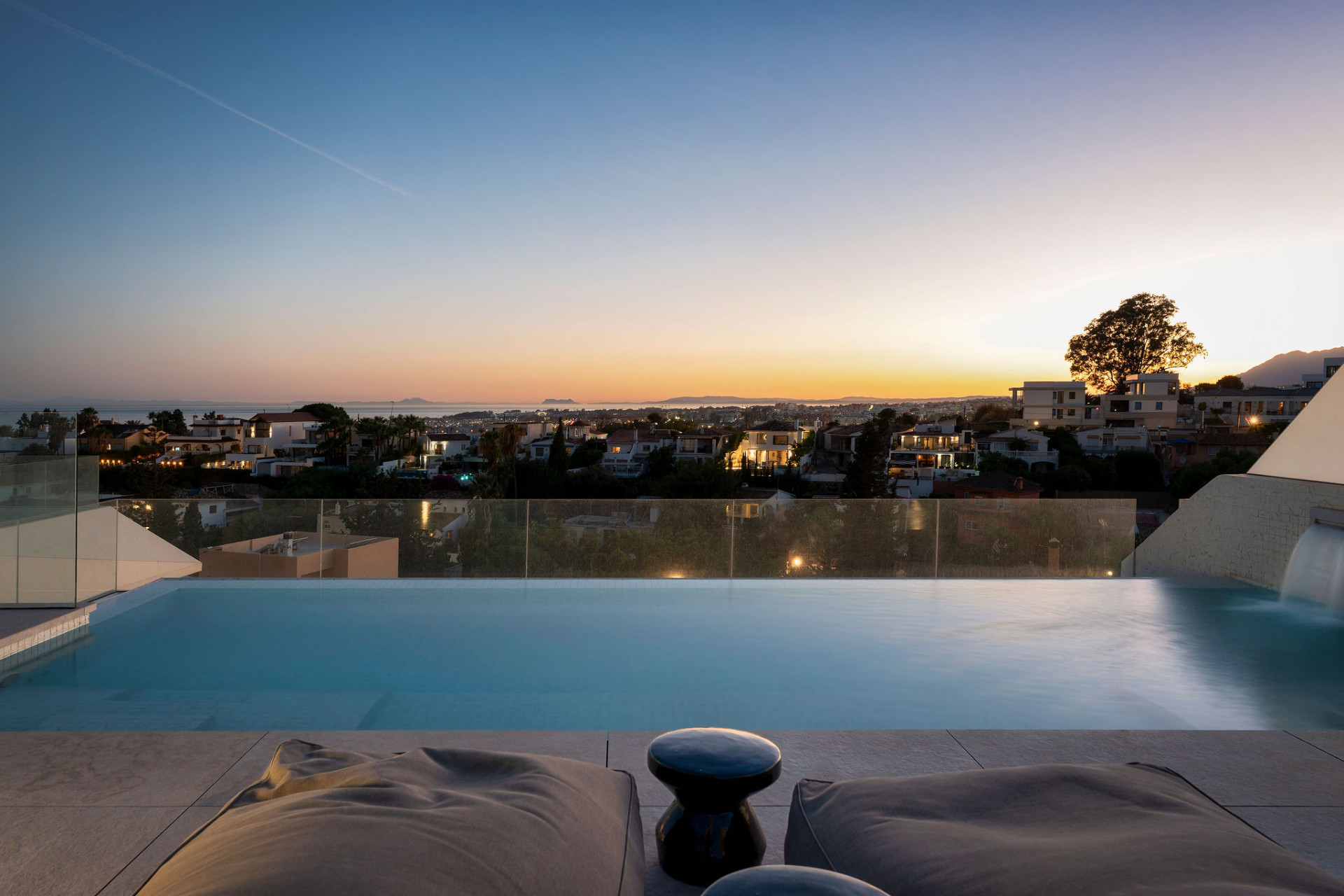 Villa independiente contemporánea en Nueva Andalucía con vistas panorámicas — foto 37