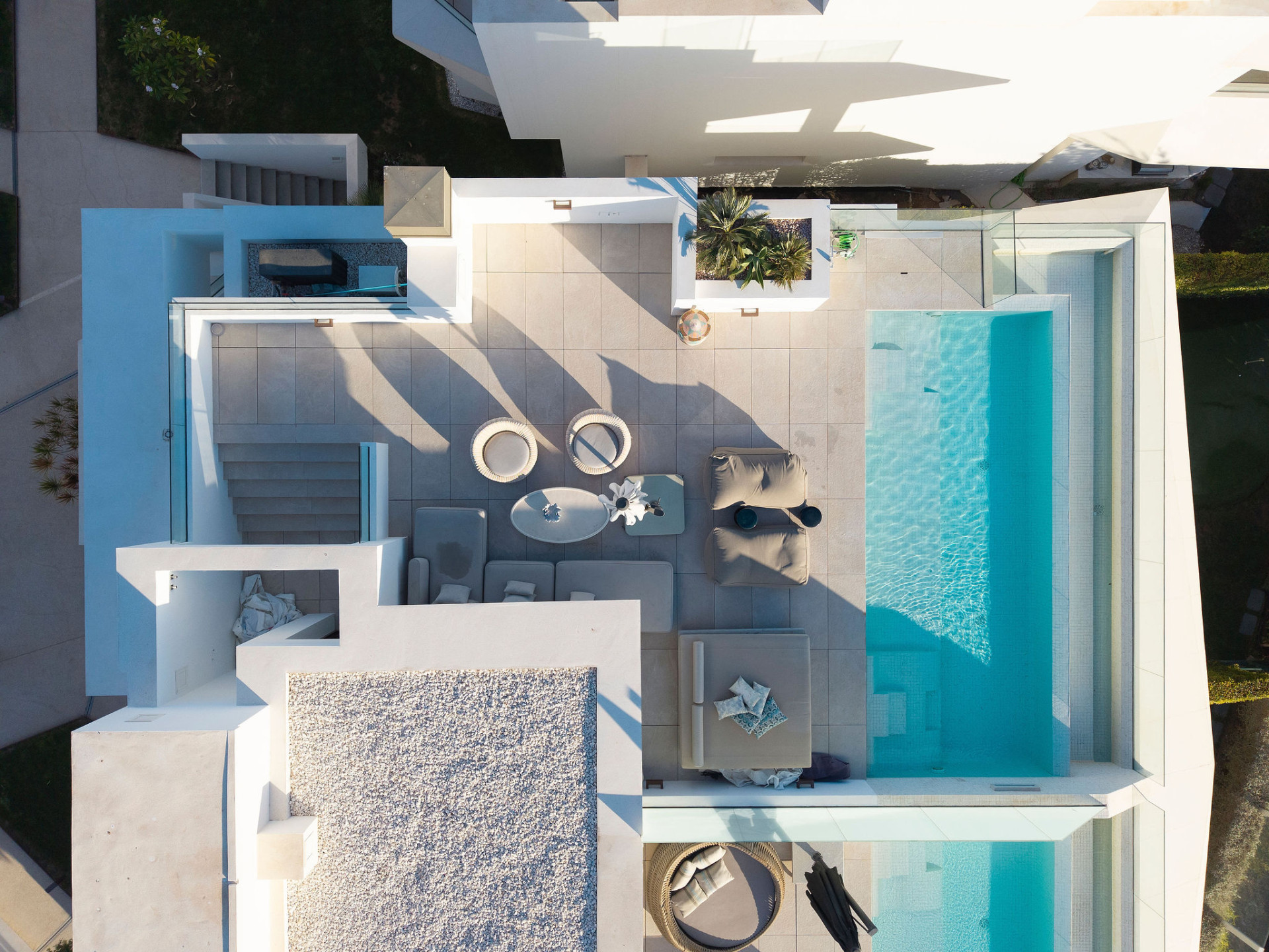 Villa independiente contemporánea en Nueva Andalucía con vistas panorámicas — foto 33