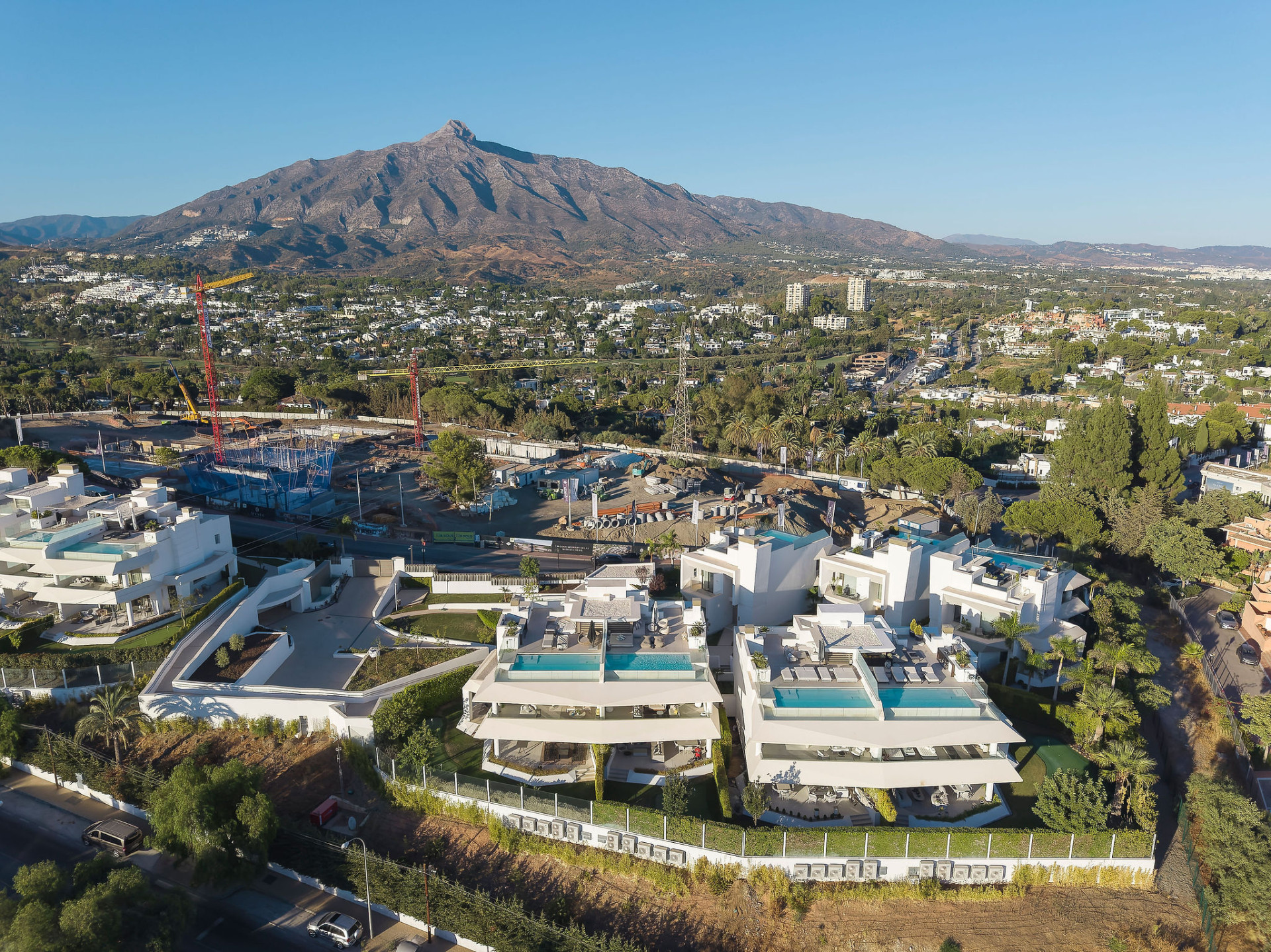 Villa independiente contemporánea en Nueva Andalucía con vistas panorámicas — foto 38