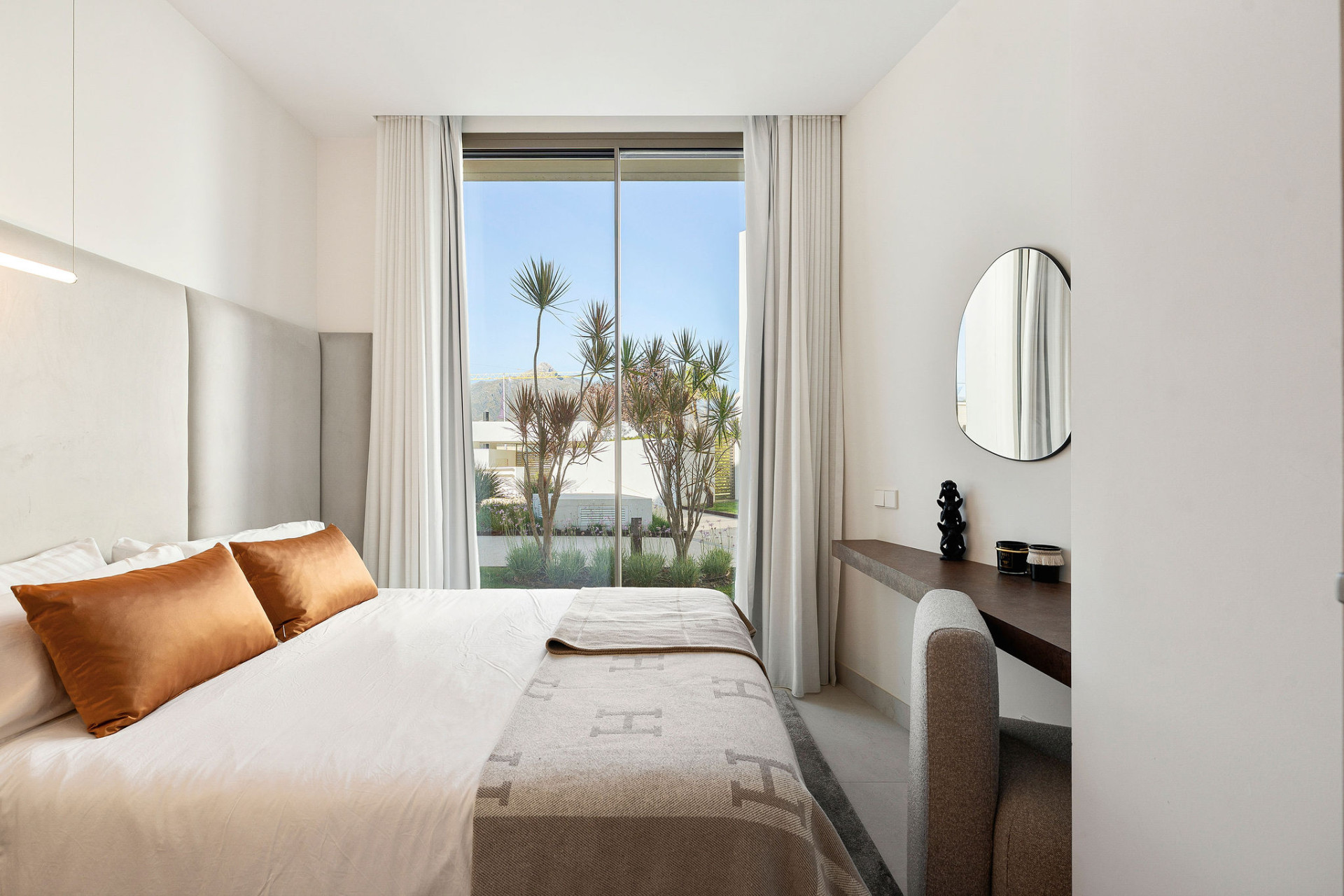 Villa independiente contemporánea en Nueva Andalucía con vistas panorámicas — foto 16