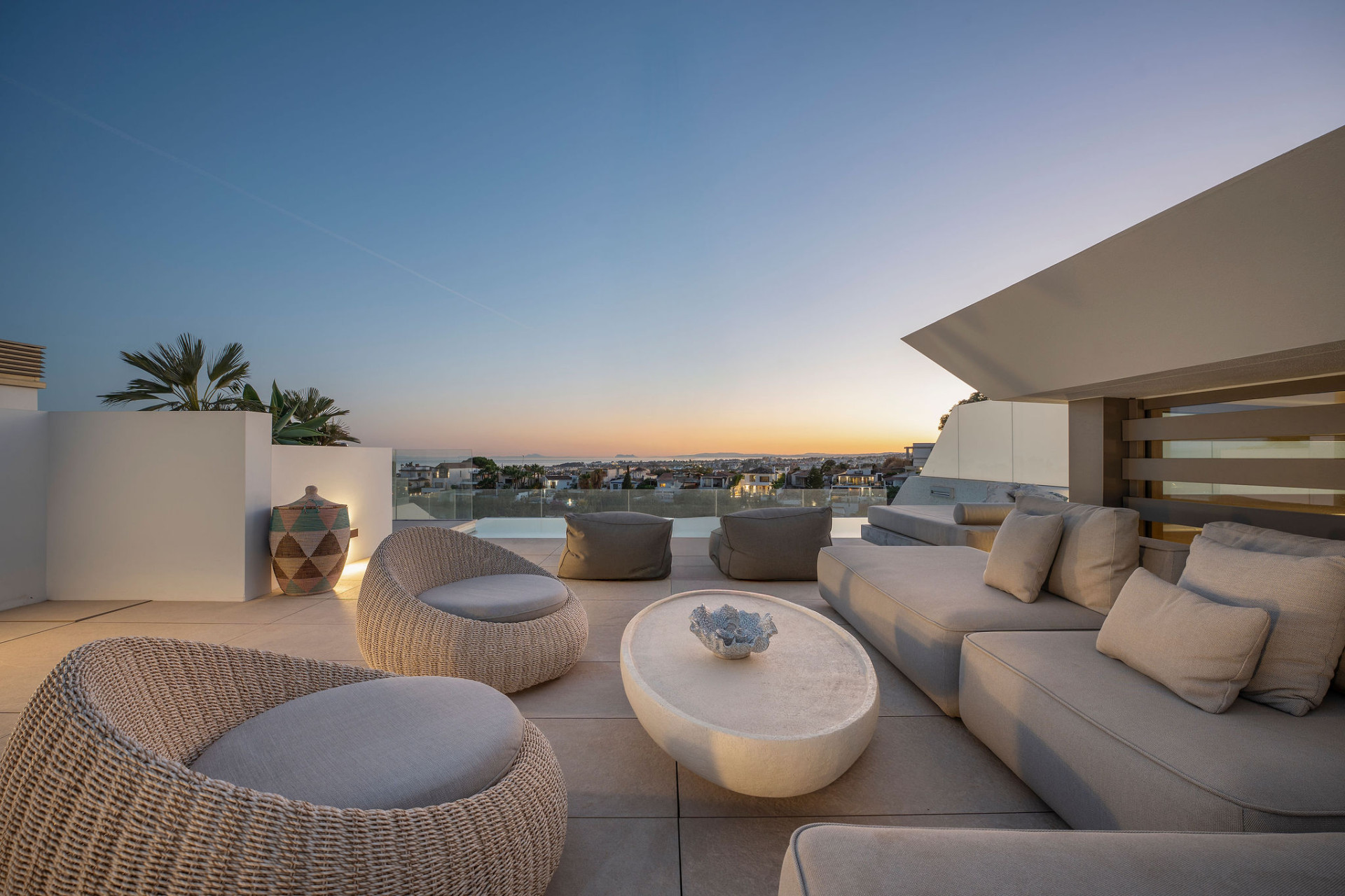 Villa independiente contemporánea en Nueva Andalucía con vistas panorámicas — foto 36