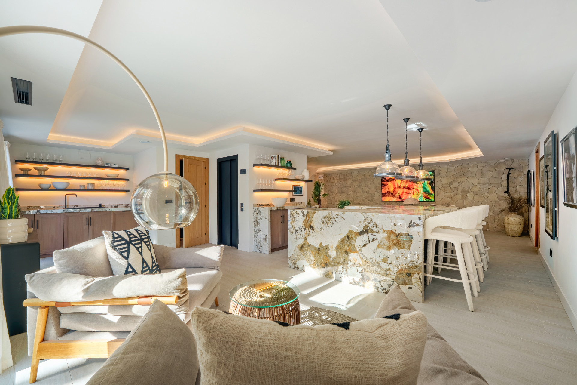 Lujosa Villa de seis dormitorios con vistas panorámicas incomparables en Nueva Andalucía, Marbella — foto 17