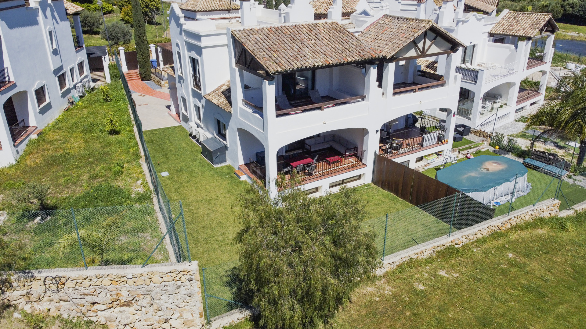 Elegante Villa Semi de 4 dormitorios en Azata Golf, Estepona Vistas — foto 38