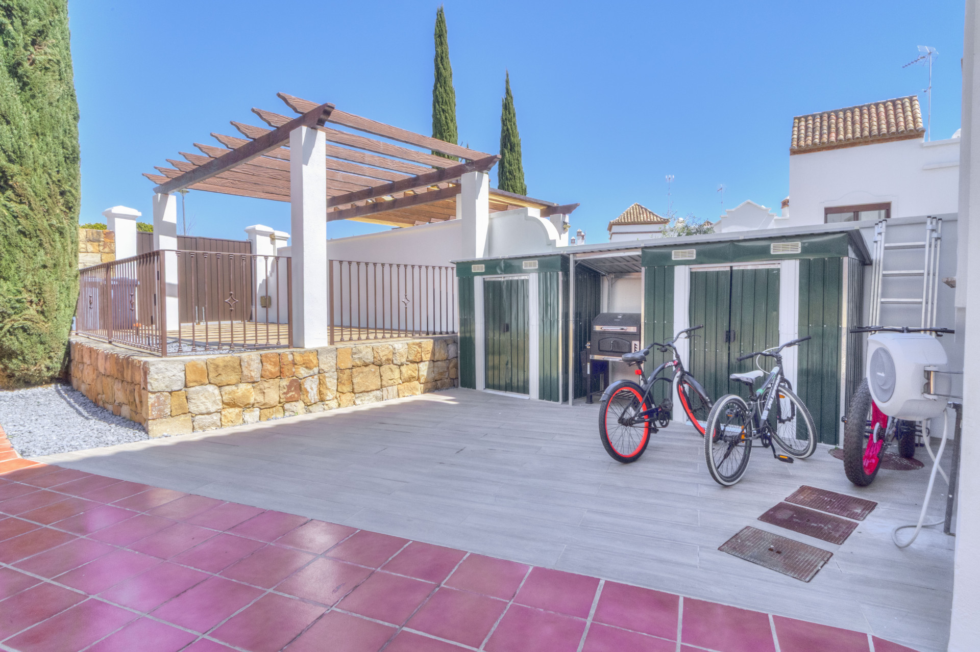 Elegante Villa Semi de 4 dormitorios en Azata Golf, Estepona Vistas — foto 34
