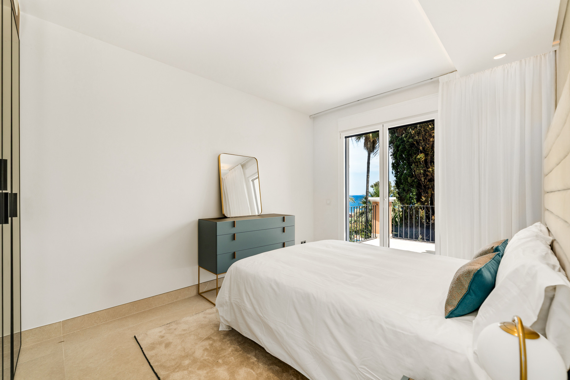 Front Line Beach Townhouse with Panoramic Sea Views in Estepona East — photo 17