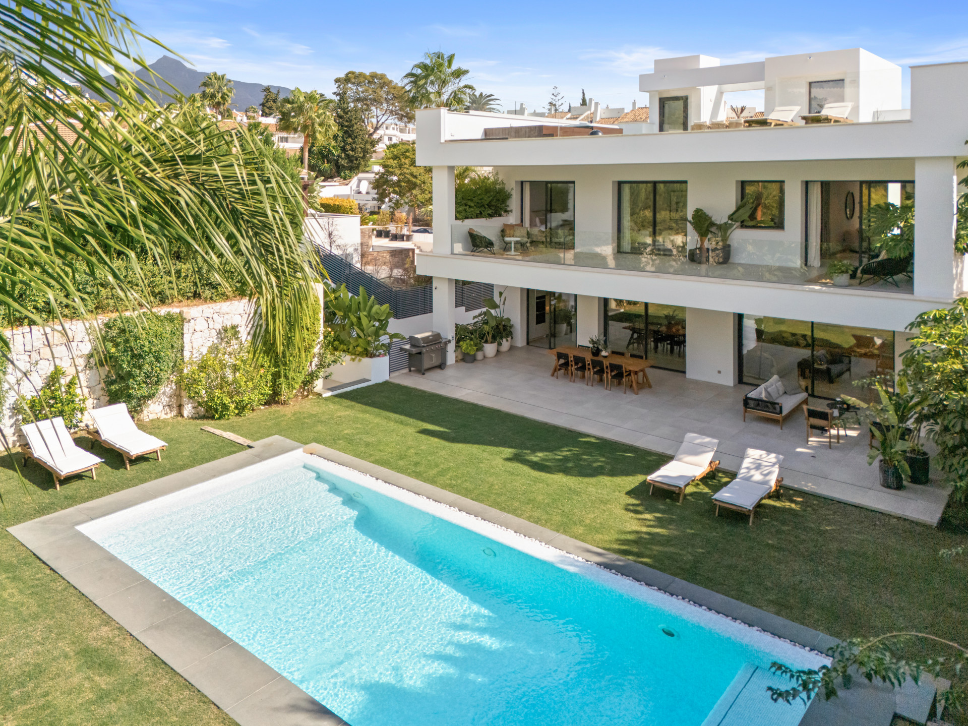 Villa moderna exquisita en Nueva Andalucía con vistas al mar y comodidades de lujo — foto 35