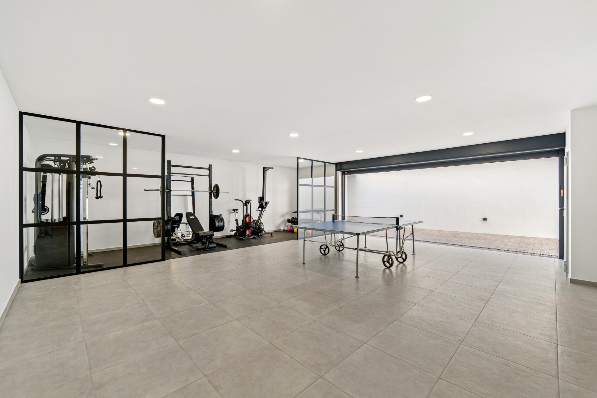 Villa moderna exquisita en Nueva Andalucía con vistas al mar y comodidades de lujo — foto 26