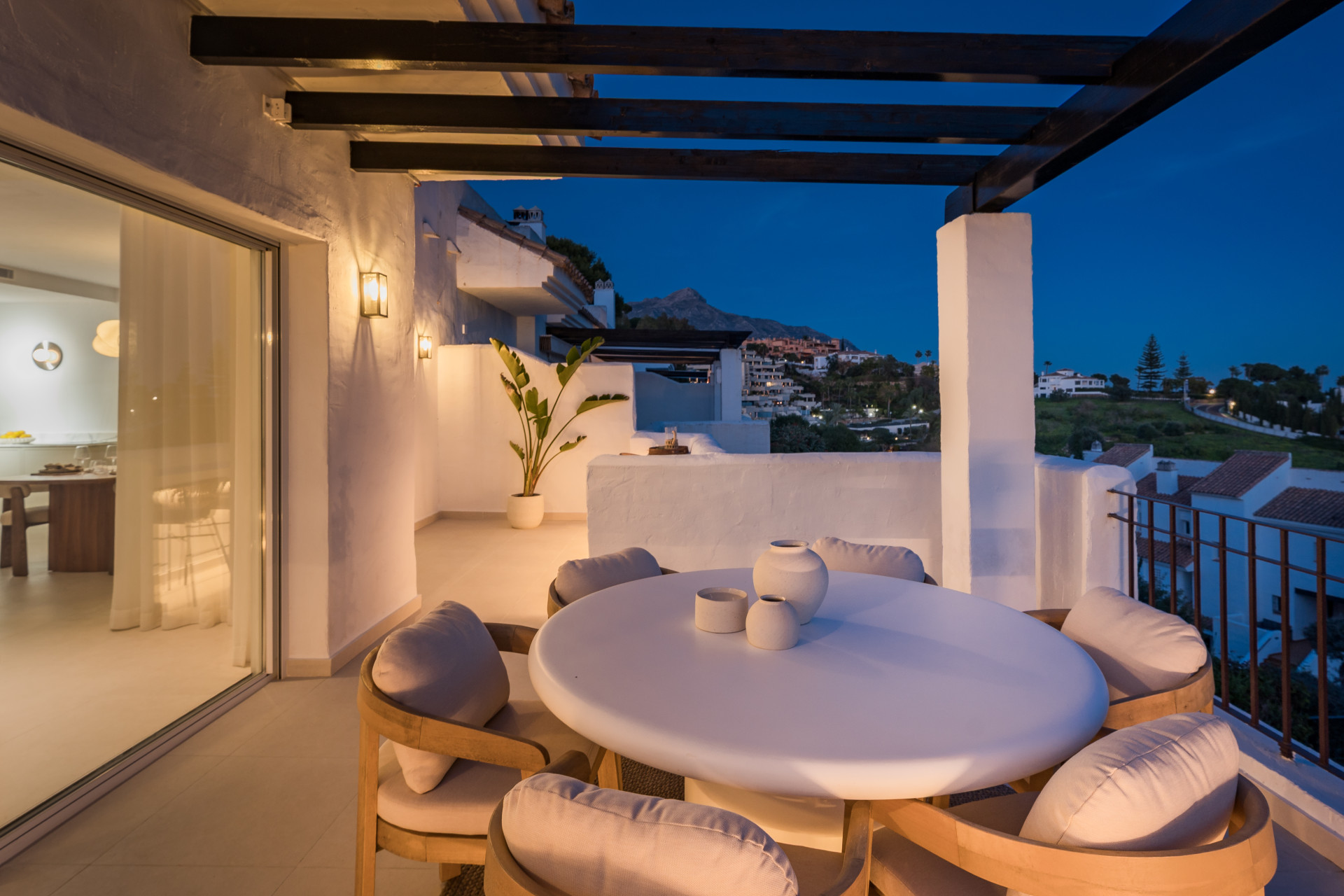 Ático duplex de esquina de lujo con vistas panorámicas en Nueva Andalucía, Marbella — foto 34