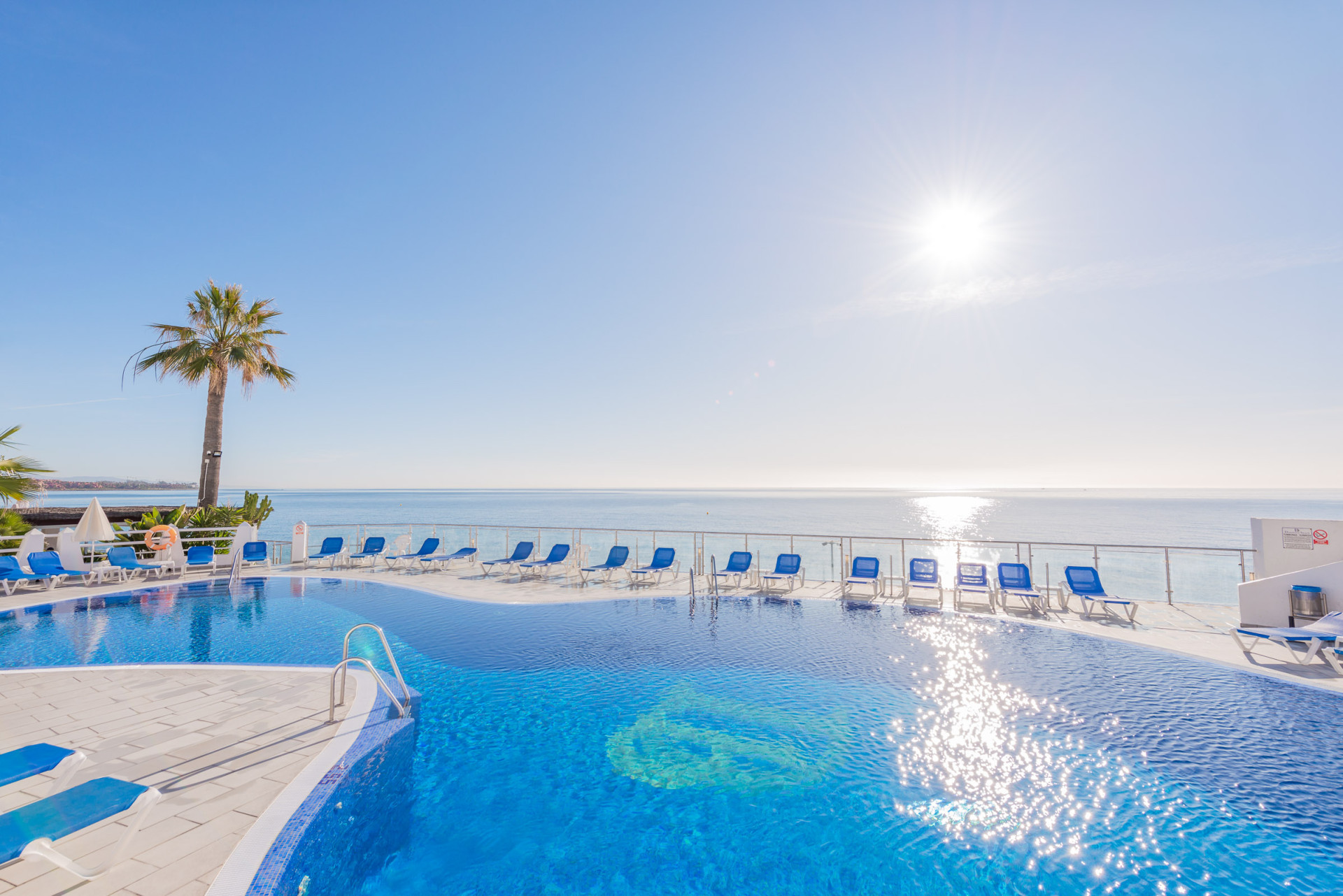 Elegante Ático Duplex frente a la playa en Dominion Beach, Estepona — foto 26
