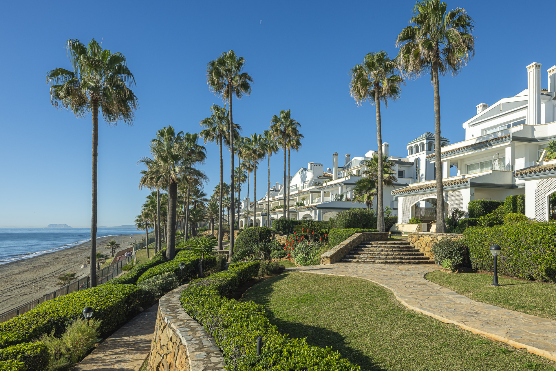 Elegante Ático Duplex frente a la playa en Dominion Beach, Estepona — foto 32