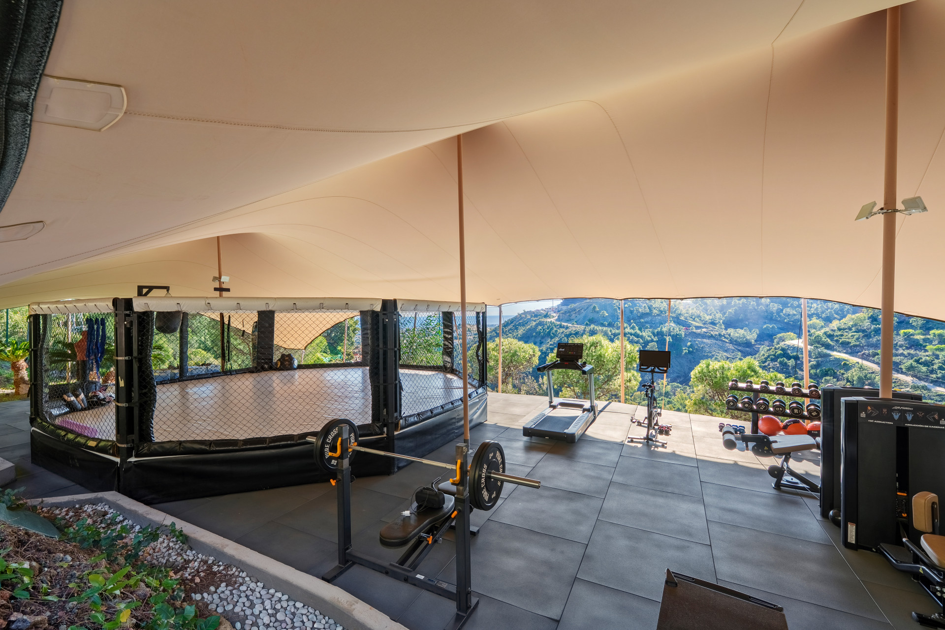 Exquisita Villa de cinco dormitorios con vistas panorámicas en El Madroñal, Benahavís — foto 28