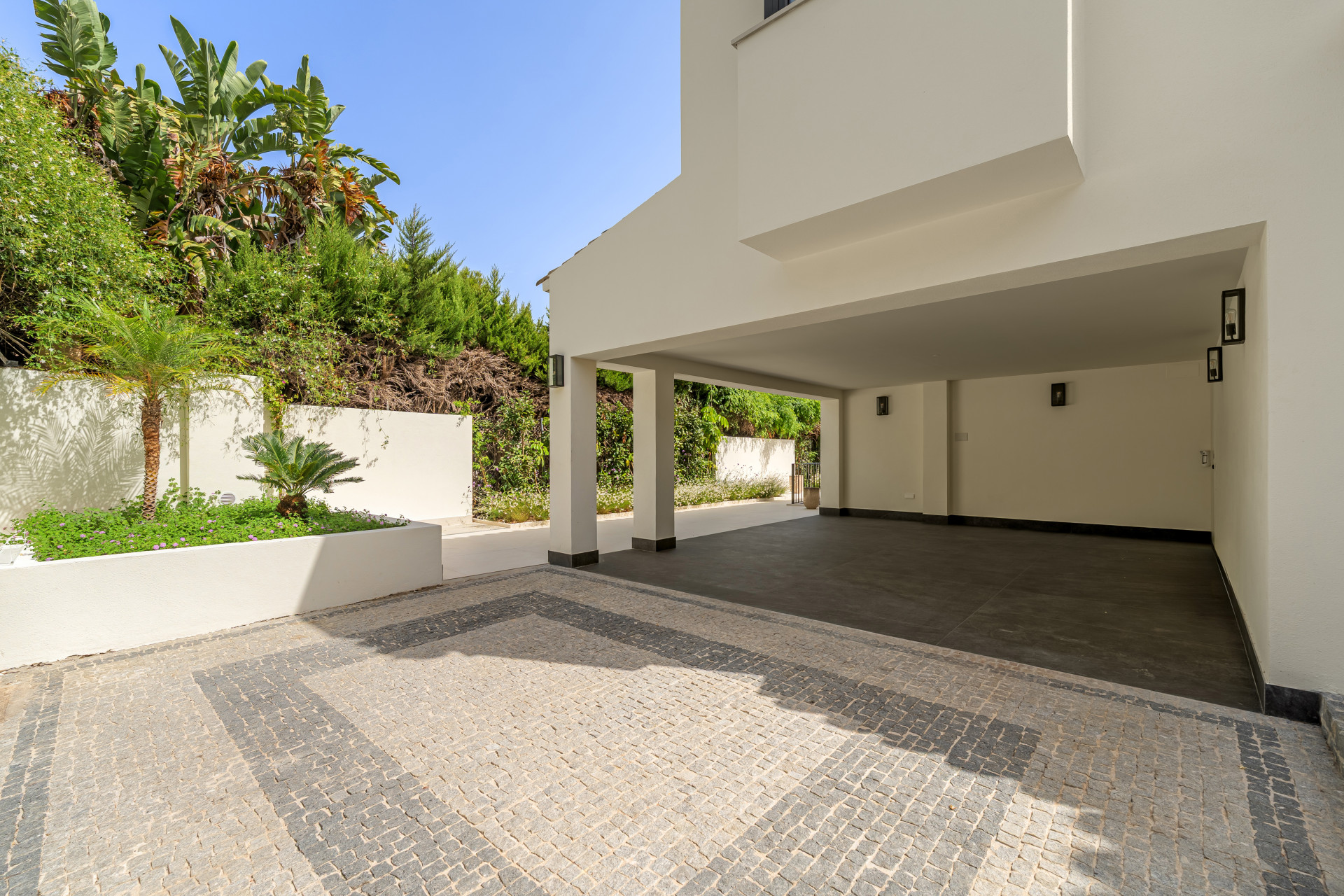 Villa de estilo andaluz reformada en Rocio de Nagüeles — foto 40