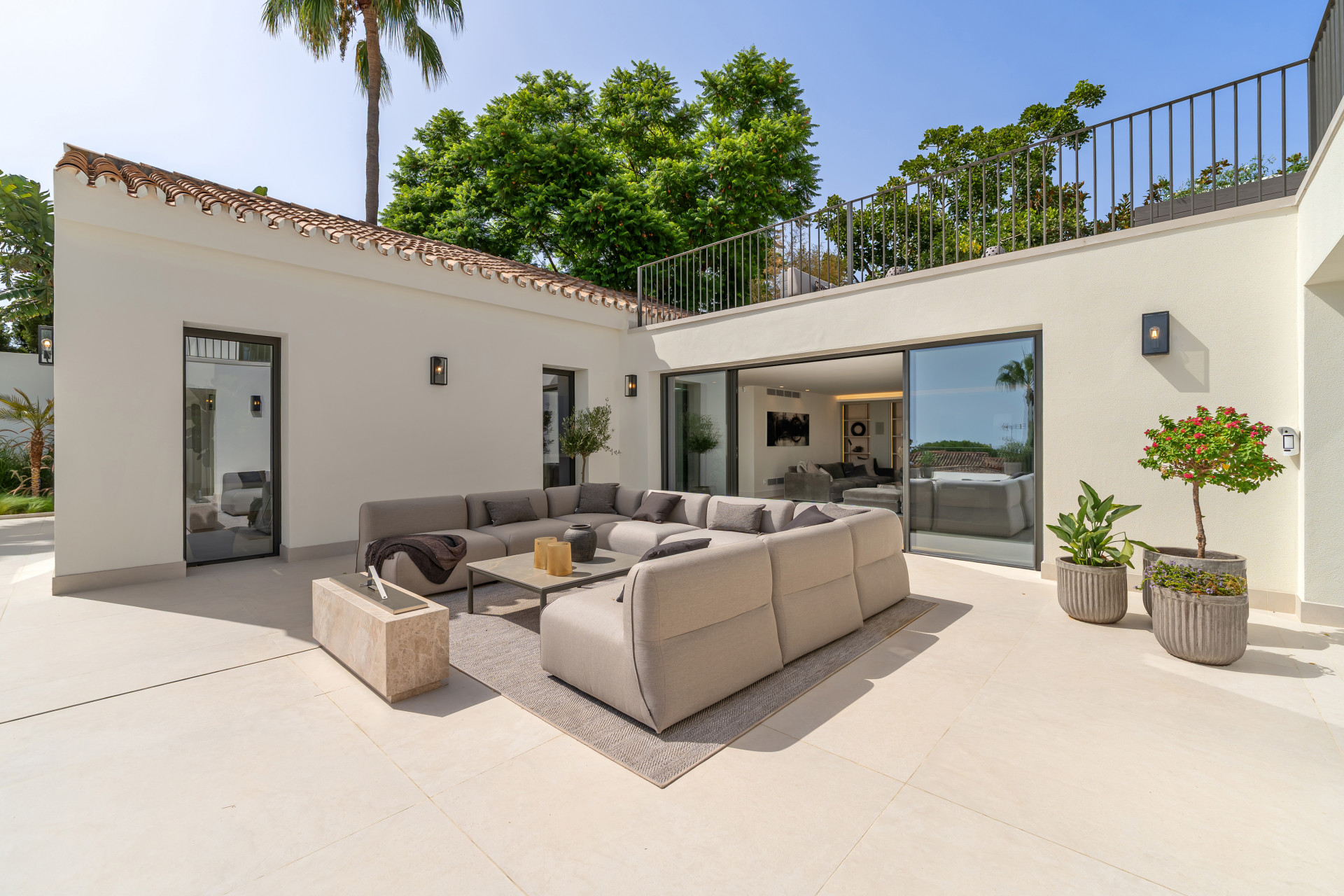 Villa de estilo andaluz reformada en Rocio de Nagüeles — foto 32