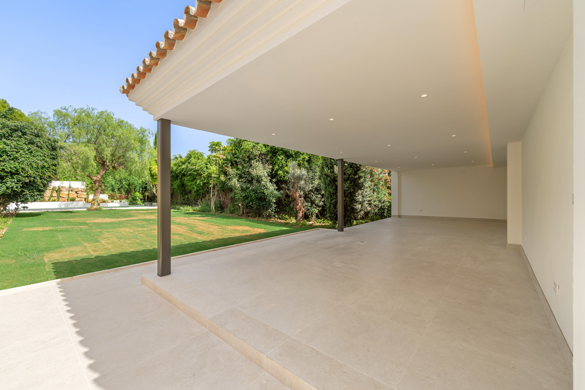 Villa de estilo andaluz reformada en Rocio de Nagüeles — foto 41