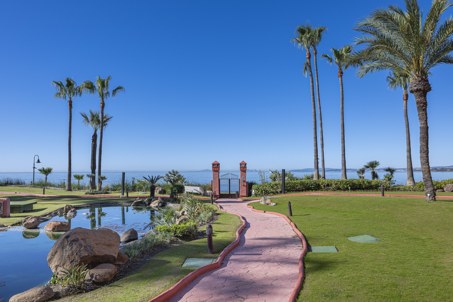 Luxury Beachside Apartamento en planta baja en Cabo Bermejo, Estepona Este — foto 25