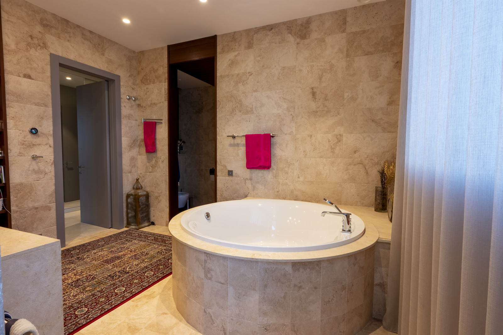 Magnificent Hilltop Villa in La Reserva de Alcuzcuz, Benahavis — photo 18