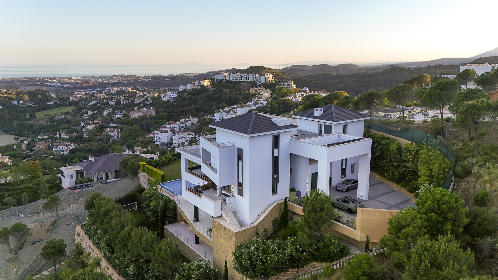 Magnificent Hilltop Villa in La Reserva de Alcuzcuz, Benahavis — photo 32