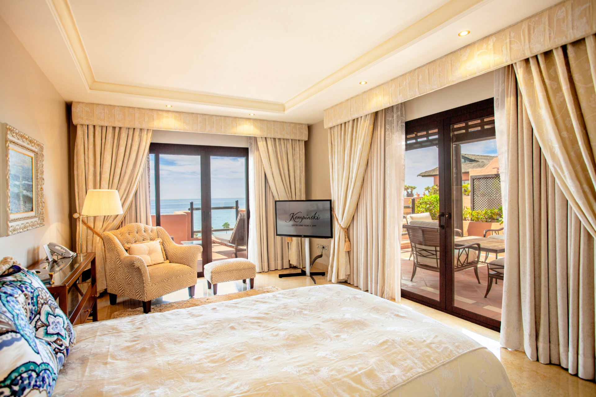 Opulent Six-Bedroom Seafront Penthouse in Kempinski Hotel Bahia, Estepona — photo 23