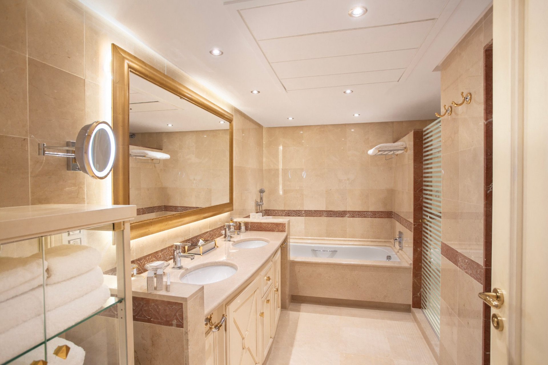 Opulent Six-Bedroom Seafront Penthouse in Kempinski Hotel Bahia, Estepona — photo 17